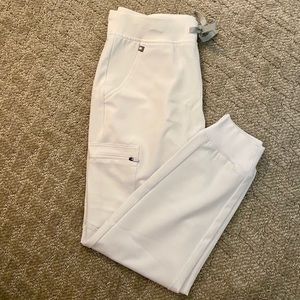 NWT- FIGS ZAMORA JOGGER WHITE
